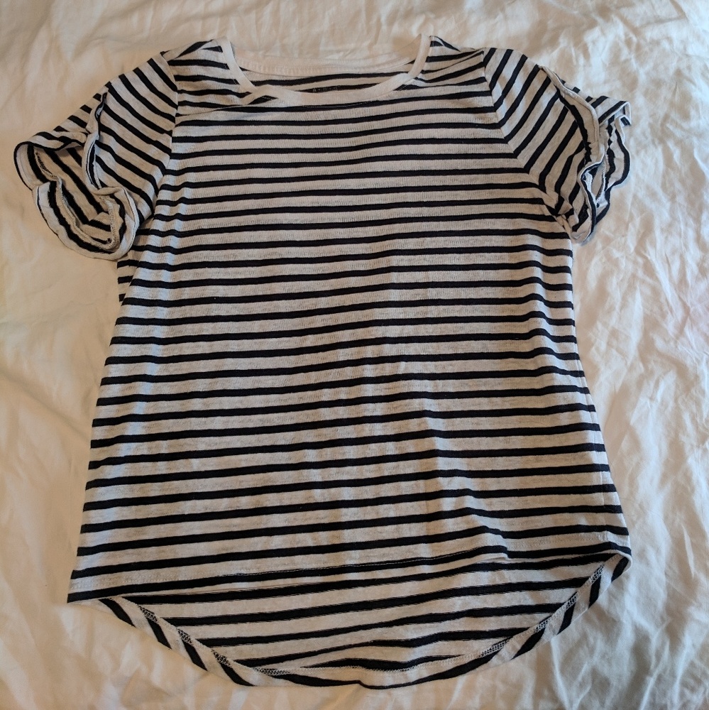 Black/white stripe hi-low hem top